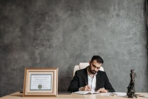 Arbeitsrecht: Grundlagen, Rechte und Pflichten für Arbeitgeber und Arbeitnehmer