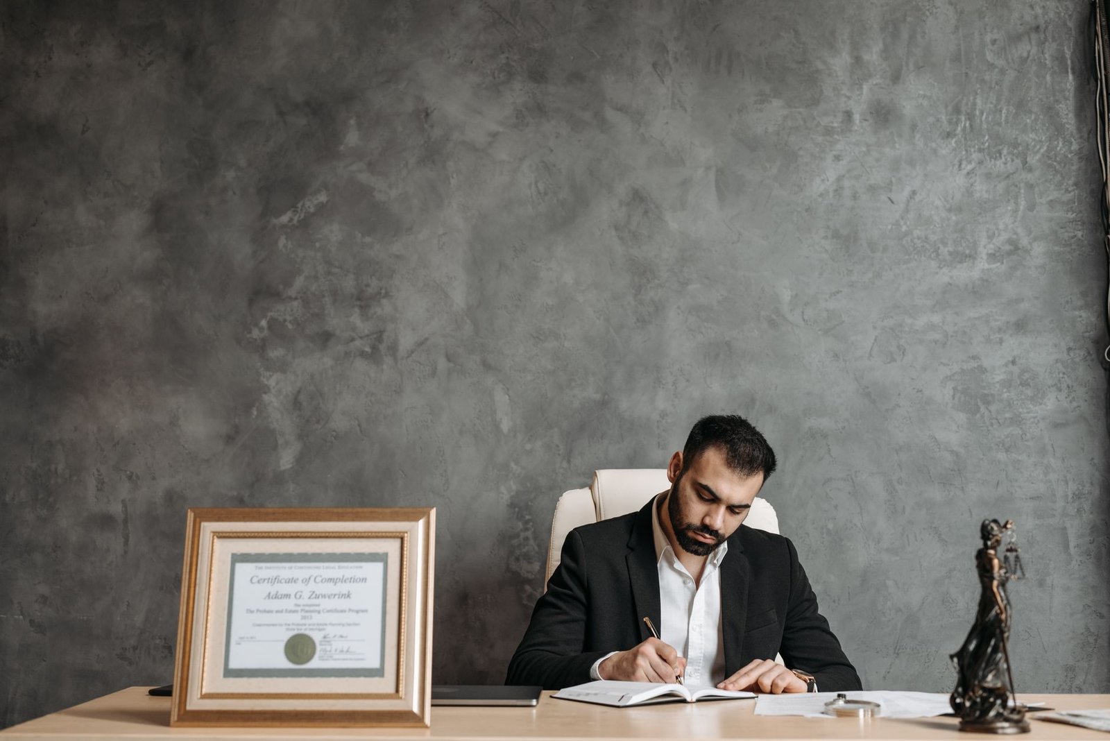 Arbeitsrecht: Grundlagen, Rechte und Pflichten für Arbeitgeber und Arbeitnehmer